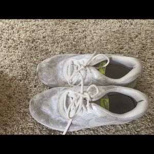 NIKE Tanjun ENG white lace sneakers size 8